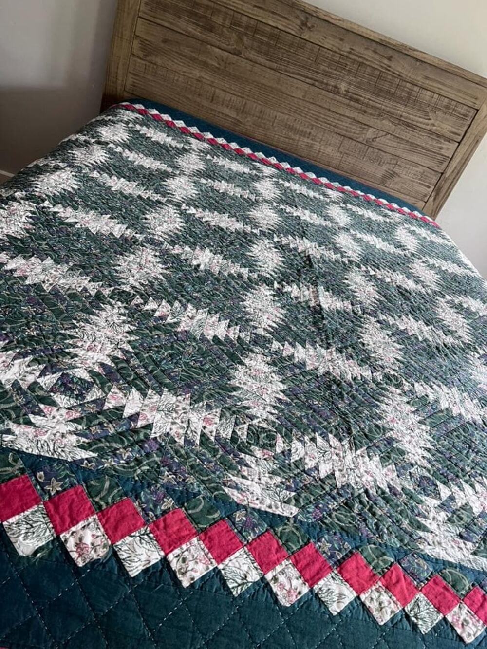 Vintage Handmade Pineapple Patchwork Quilt, 82 x 82 Green Floral Bedspread